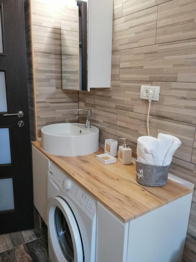 Snug Apartments - Private Parking Near Downtown Braşov Exterior foto