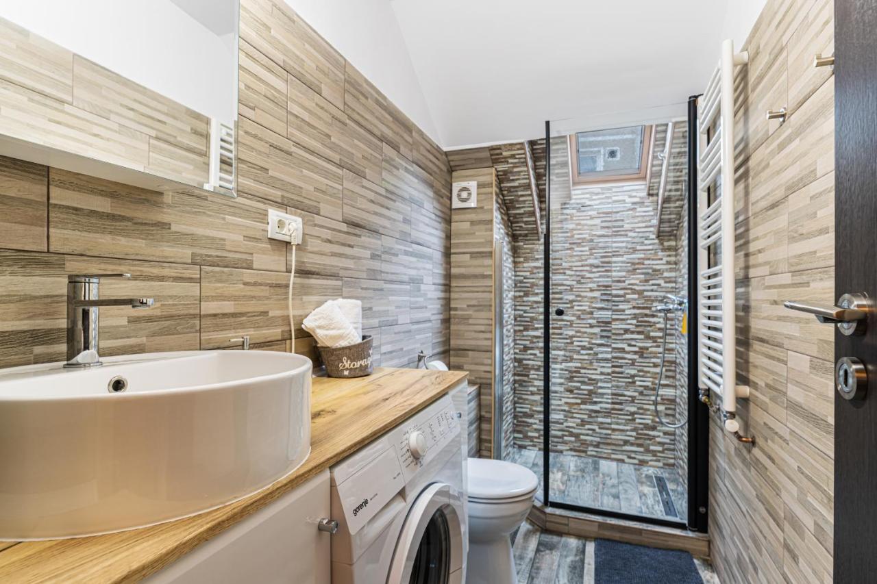 Snug Apartments - Private Parking Near Downtown Braşov Exterior foto