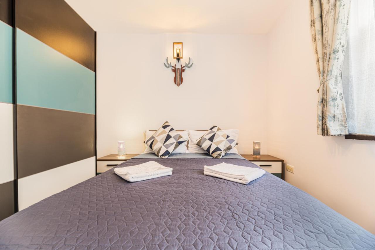 Snug Apartments - Private Parking Near Downtown Braşov Exterior foto