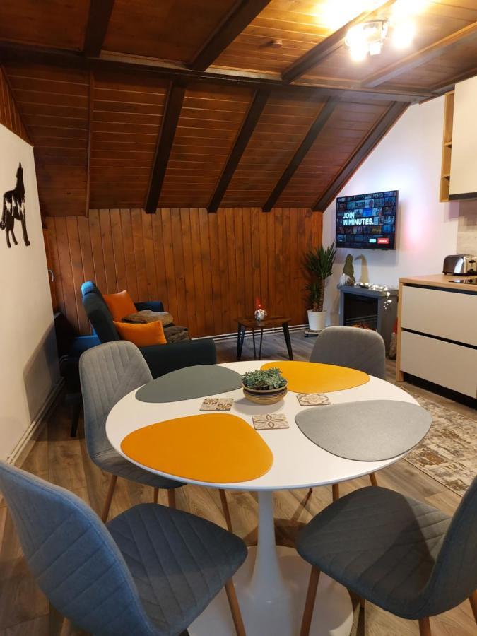Snug Apartments - Private Parking Near Downtown Braşov Exterior foto