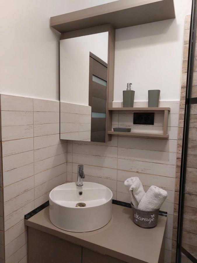 Snug Apartments - Private Parking Near Downtown Braşov Exterior foto